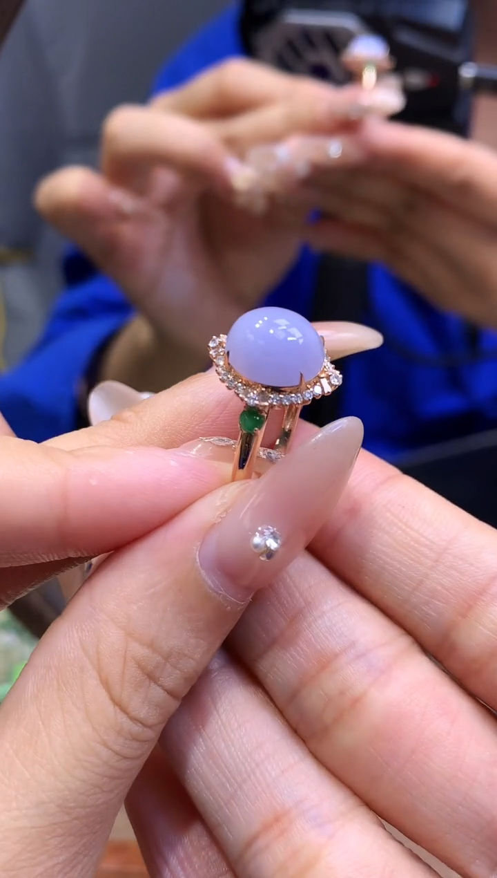 18K金镶嵌挂件翡翠戒指