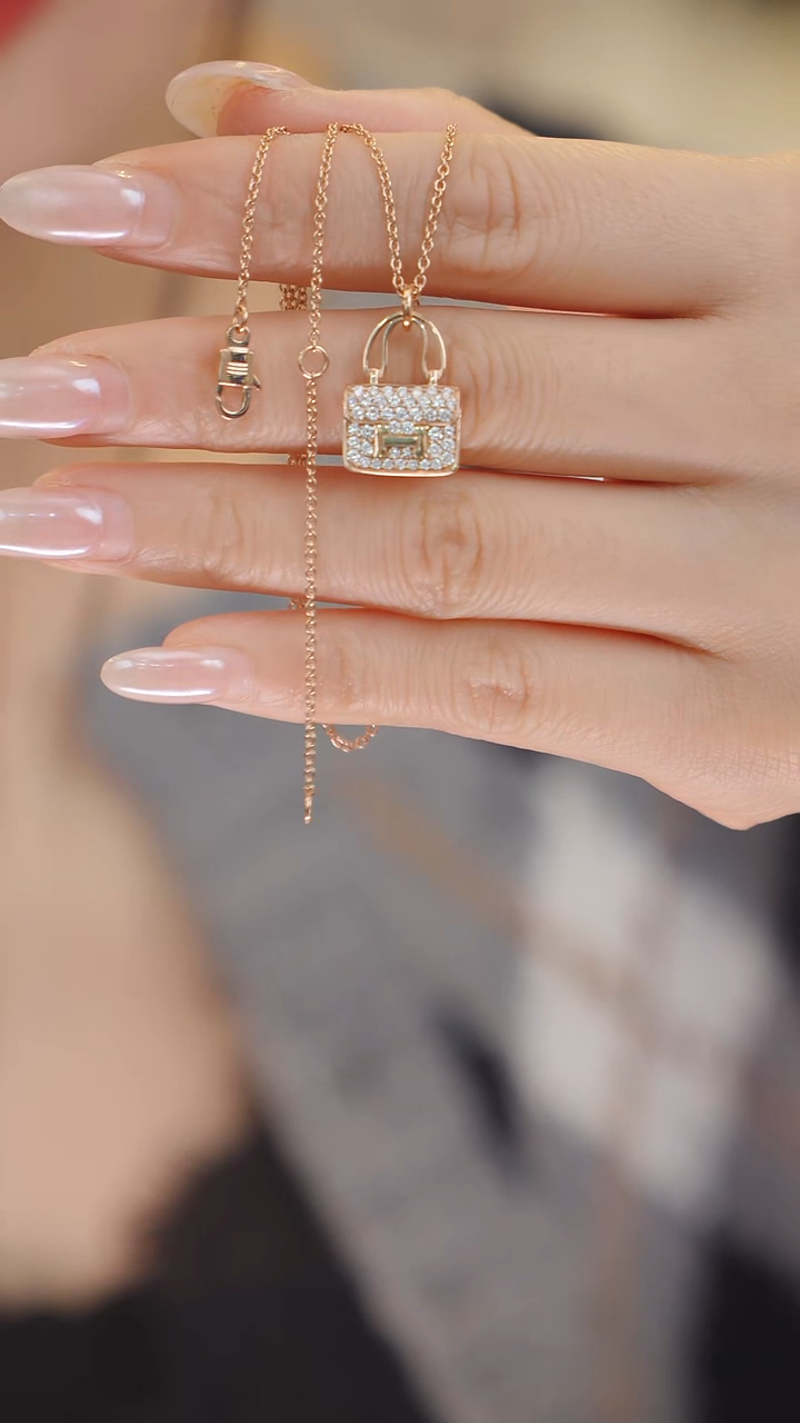 18K金镶嵌项链钻石康康包项链6.8克左右