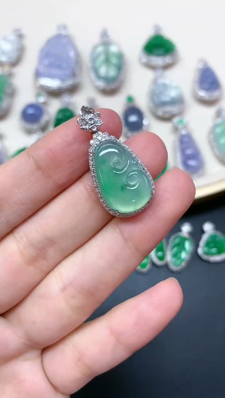 【闪购商品】翡翠吊坠(不含链)18K金镶嵌A60|6800