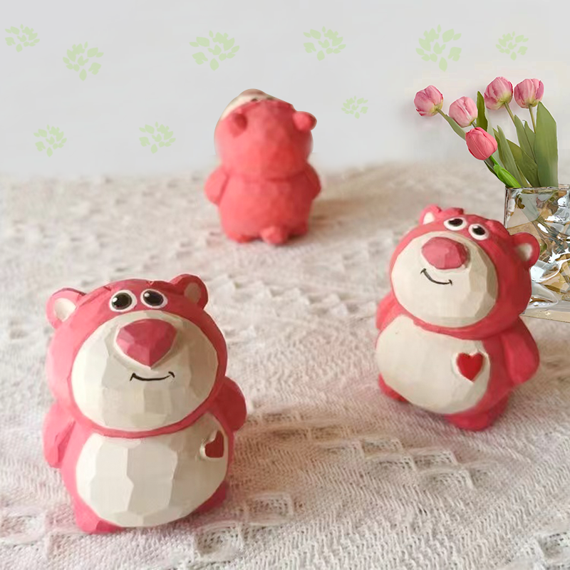 草莓熊摆件家居饰品情侣女生超萌仿木刻纹理可爱创意治愈系礼物