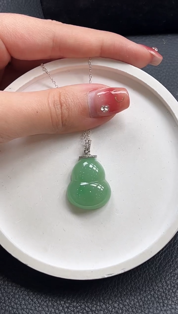 【闪购商品】翡翠颈饰18K金镶嵌葫芦