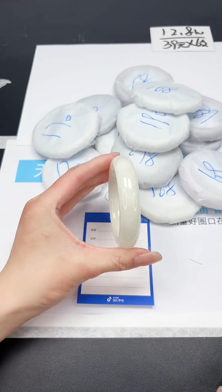 【闪购商品】和田玉手镯未镶嵌A326-55.7