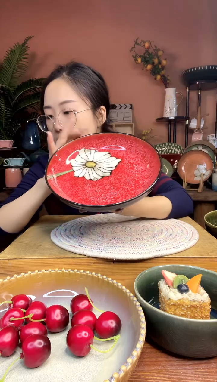 陶瓷8.5英寸蓝花手绘 微瑕疵