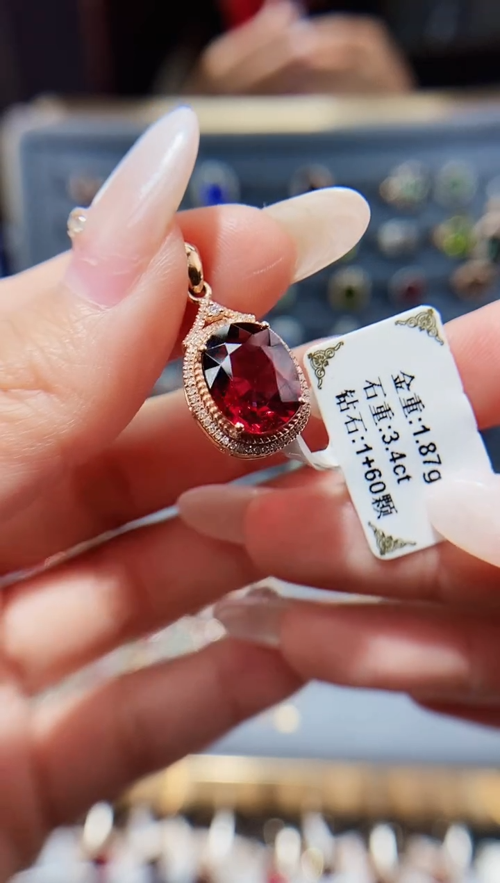 【闪购商品】碧玺颈饰18K金镶嵌3.4..