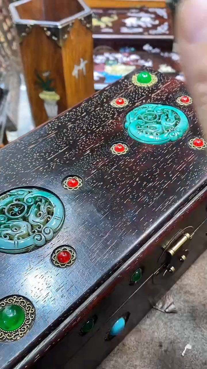 木木雕款大盒子一个