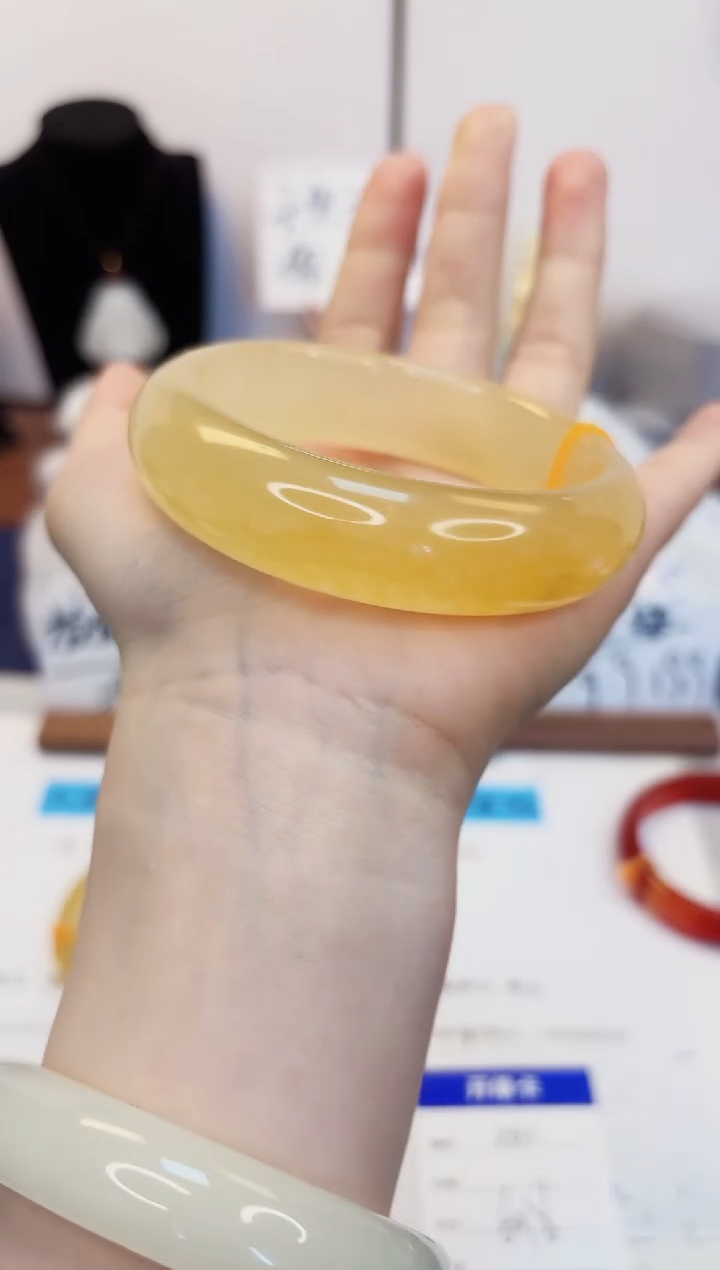 【闪购商品】石英质玉手镯未镶嵌290