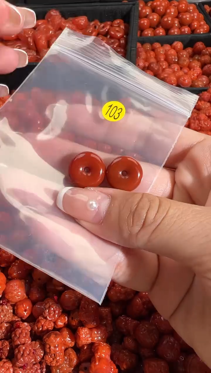 颈饰未镶嵌南红玛瑙1