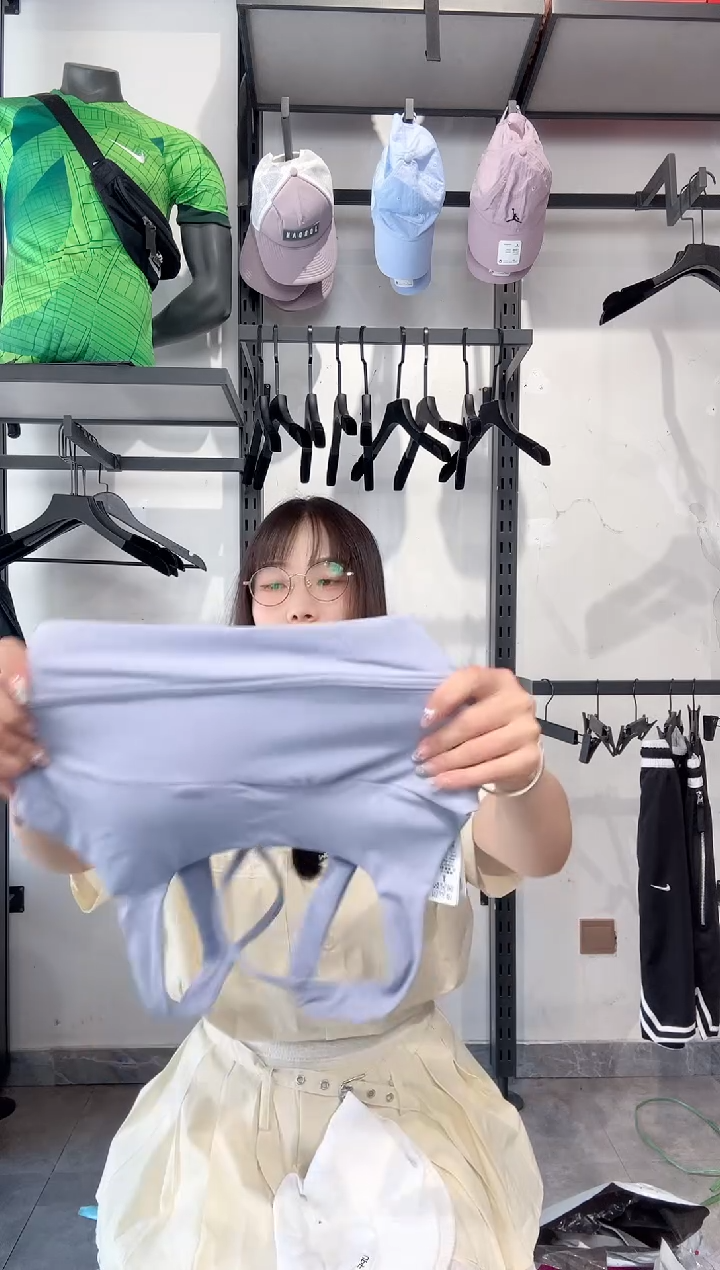 1742  编码 瑕疵款以直播间过款为准 尺码