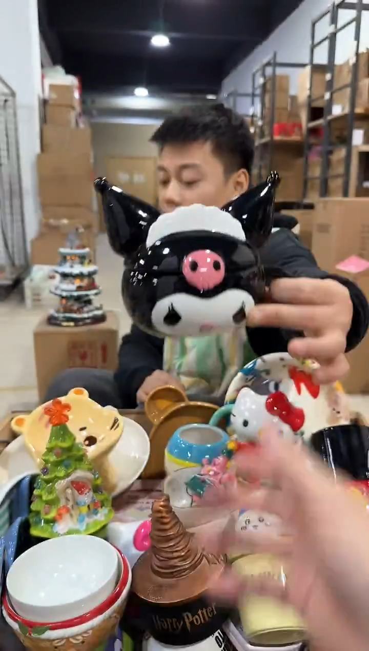 瓷片库洛米女仆带盖杯