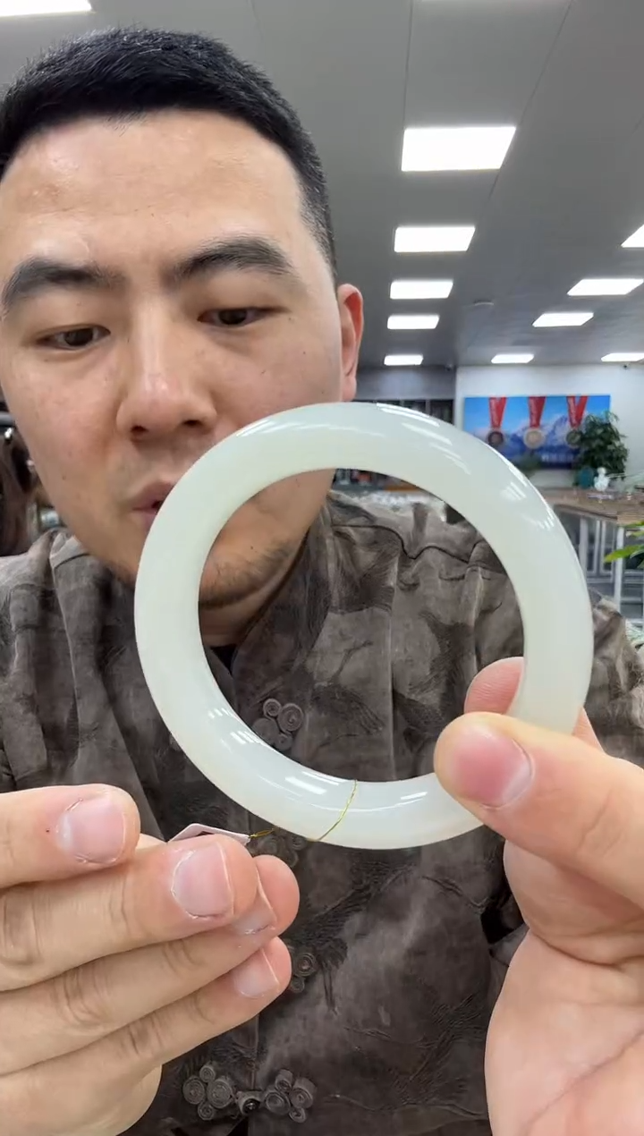 【闪购商品】和田玉手镯未镶嵌59.5  234