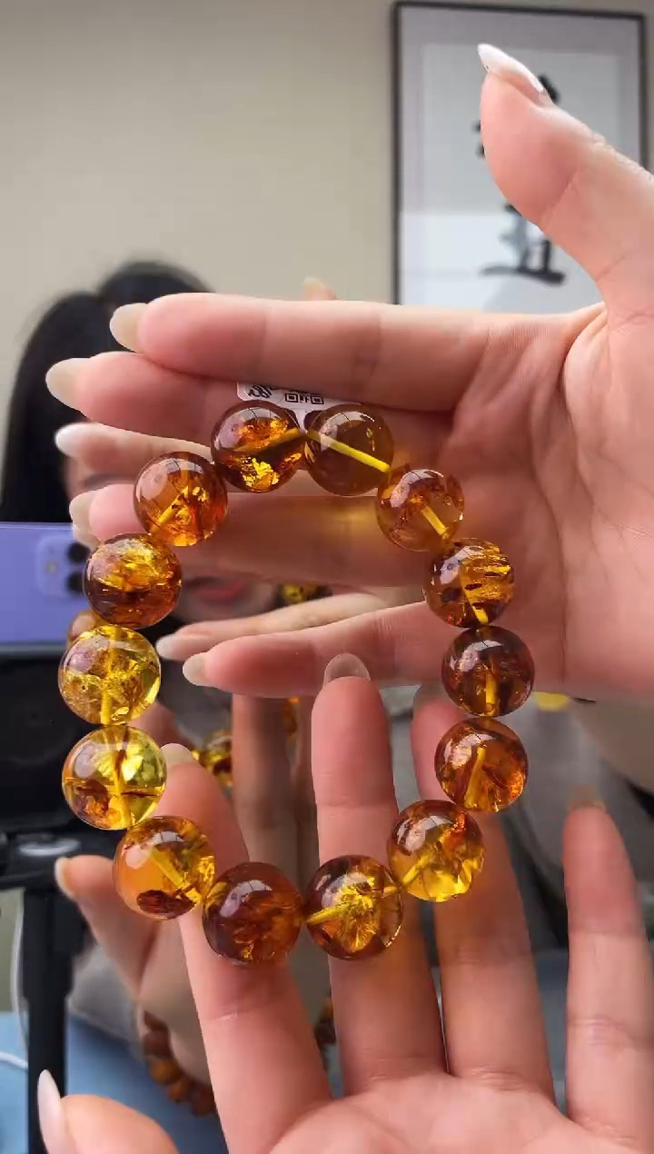 琥珀未镶嵌珠宝奇石T035 16微瑕假一罚十，多样性发一件