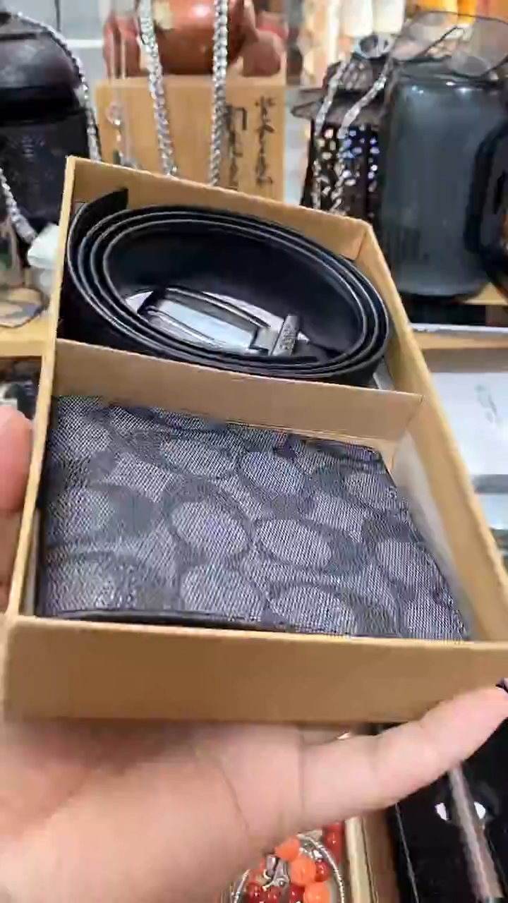 瓷片闪购商品  如图所示