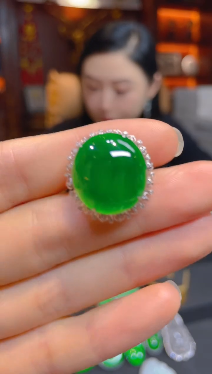 【闪购商品】翡翠戒指18K金镶嵌117657天然A货翡翠蛋面戒指