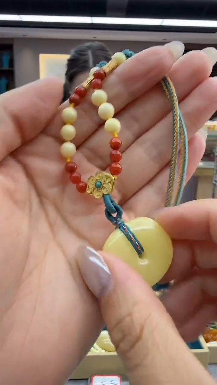 琥珀颈饰未镶嵌134秒拍号 假一罚三 