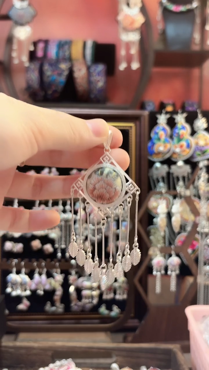 织绣云织谣老绣饰品  282