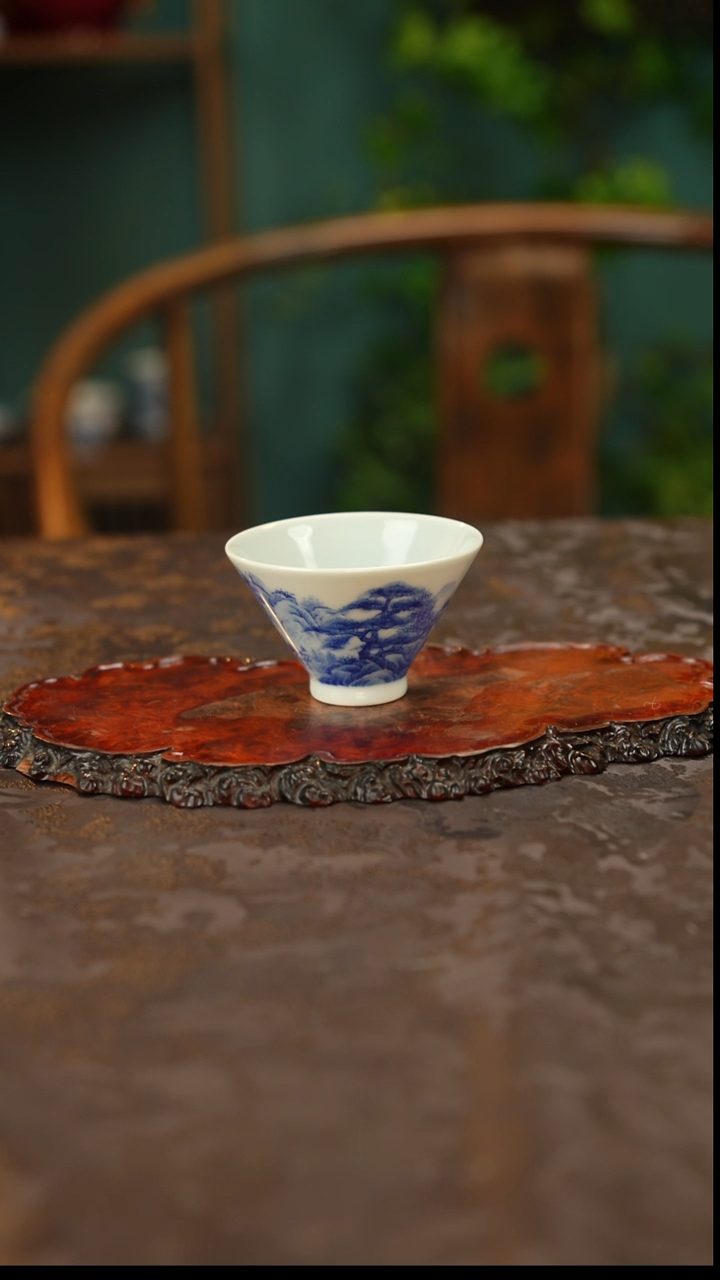 青花手绘山水主人杯