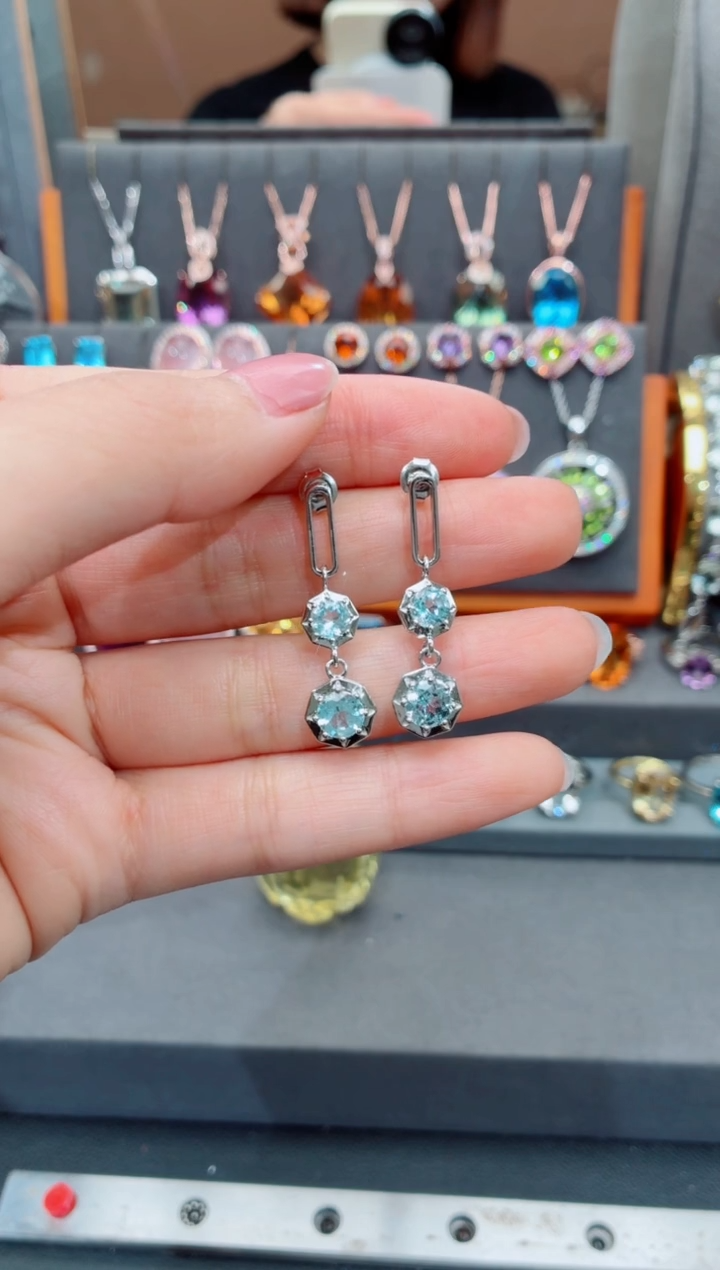 银S925镶嵌托帕石耳饰用****9托帕石耳饰