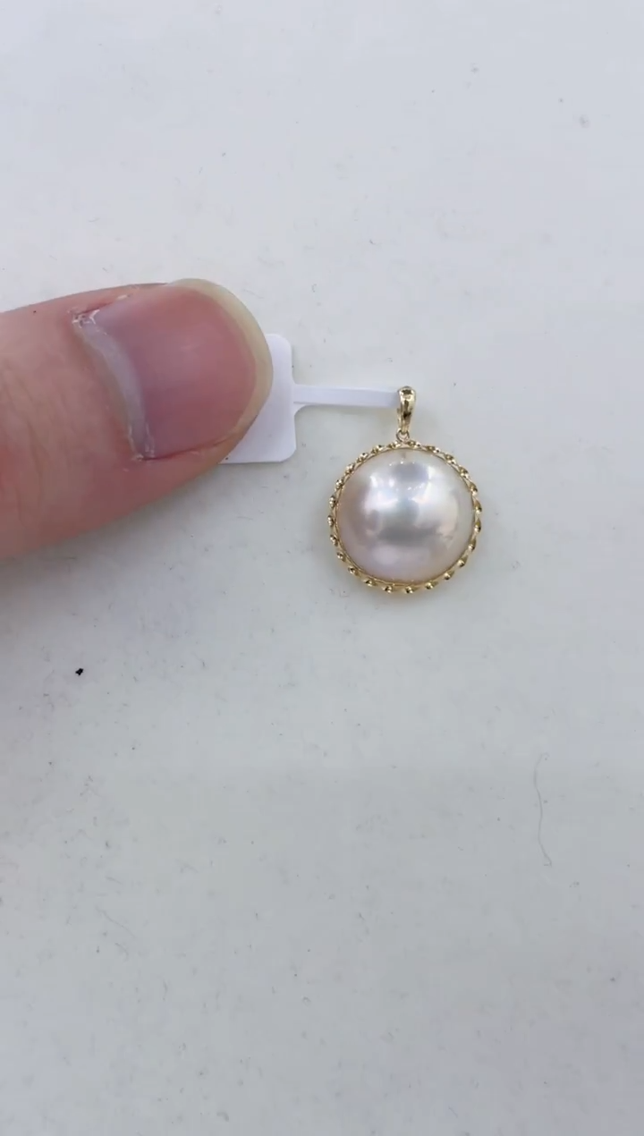 18K金镶嵌颈饰拼合珍珠（马贝珠）  