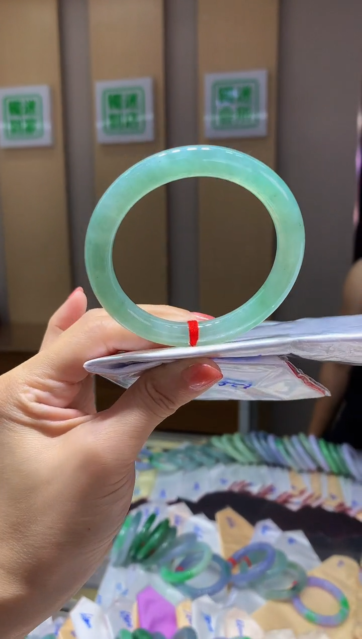 翡翠手镯未镶嵌-Q20 圈口55.6