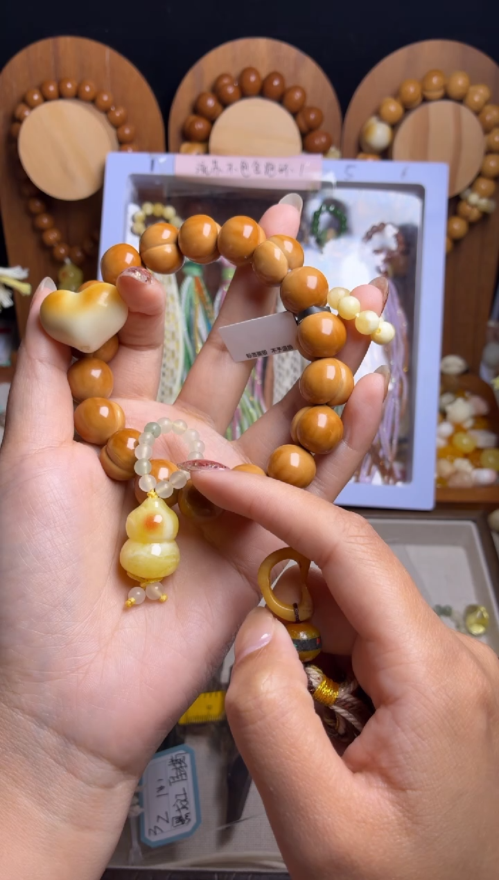 手串猴头核桃配饰差价：牙果爱心黄跑环俏色葫芦吊坠藏式流苏