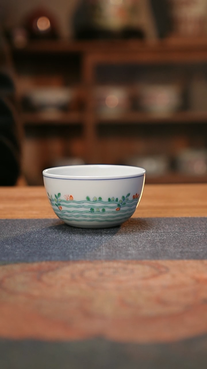 【闪购商品】青花斗彩落花流水卧足杯