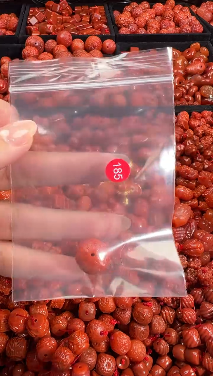 南红玛瑙未镶嵌颈饰1