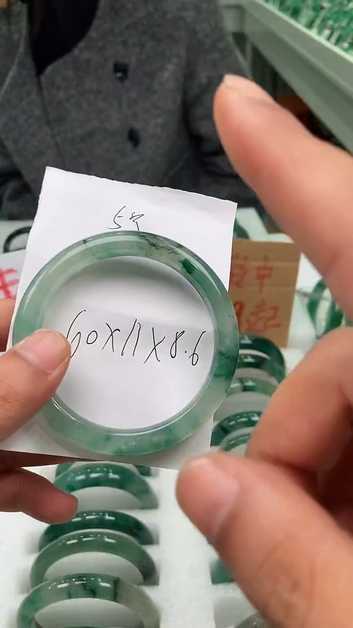 未镶嵌手镯石英质玉（非洲翠）手镯60