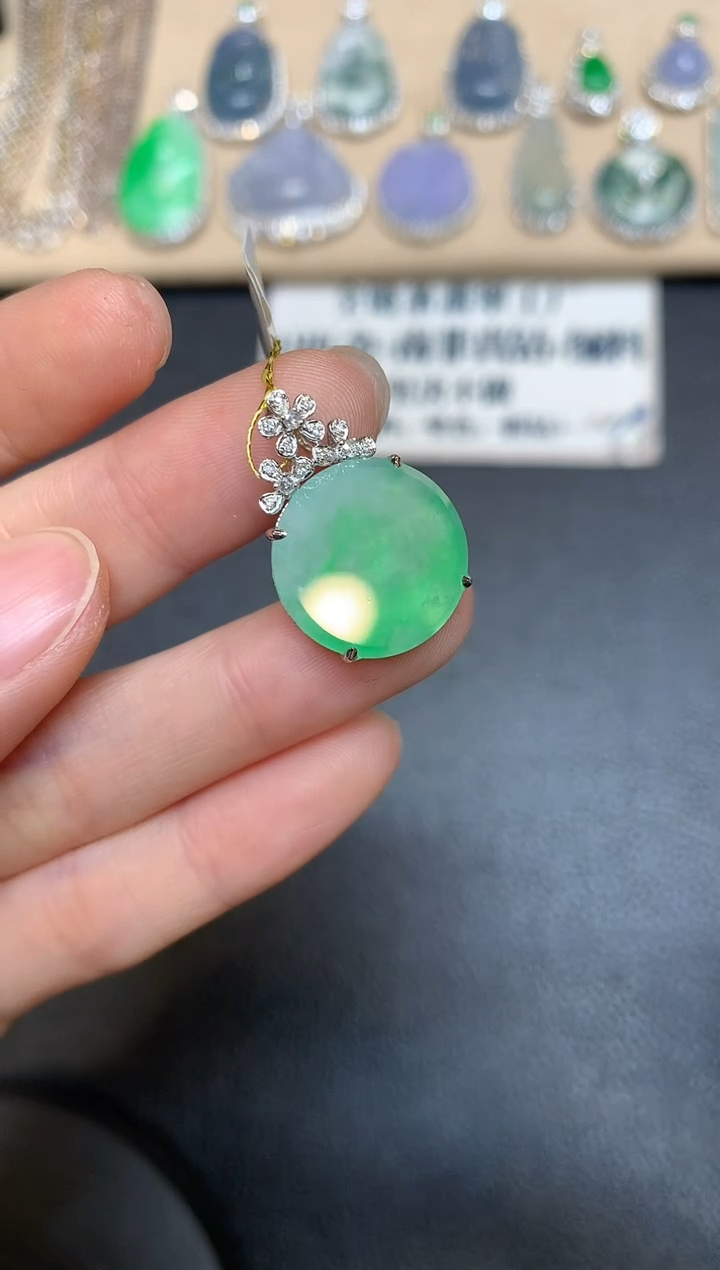 【闪购商品】翡翠吊坠(不含链)18K金镶嵌圆牌【无服务费