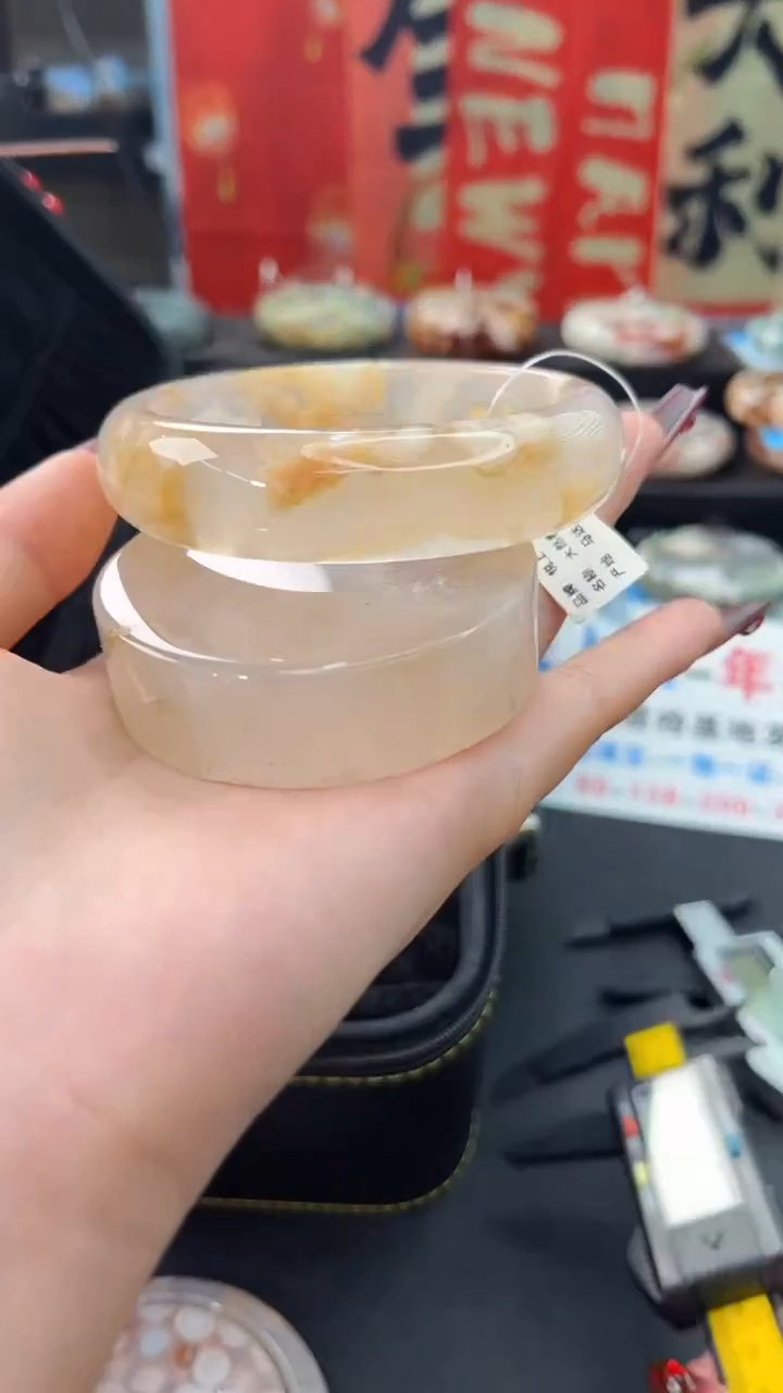 【闪购商品】石英质玉手镯未镶嵌赠送镯心（64圈口）