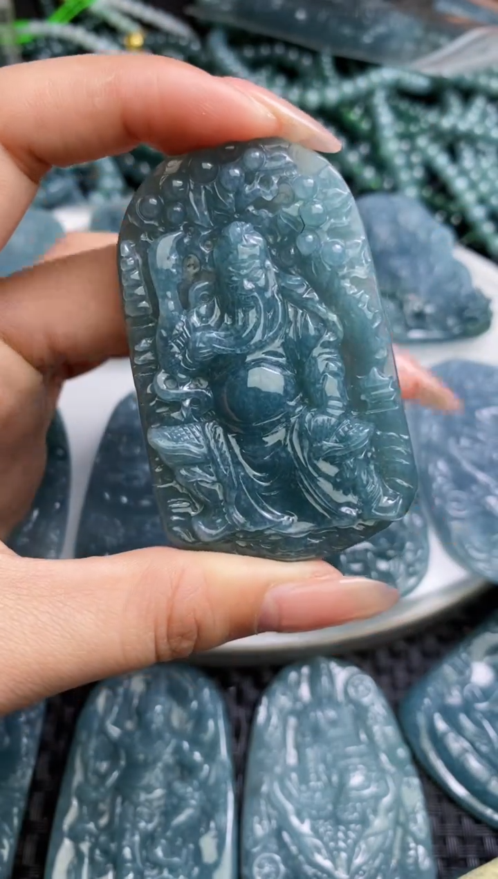 【闪购商品】翡翠颈饰未镶嵌         