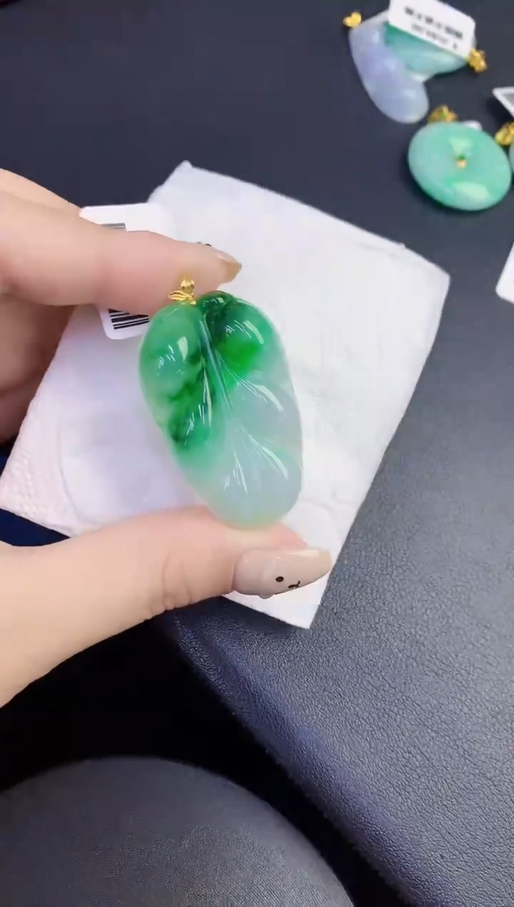 颈饰18K金镶嵌翡翠缅甸天然翡翠A货