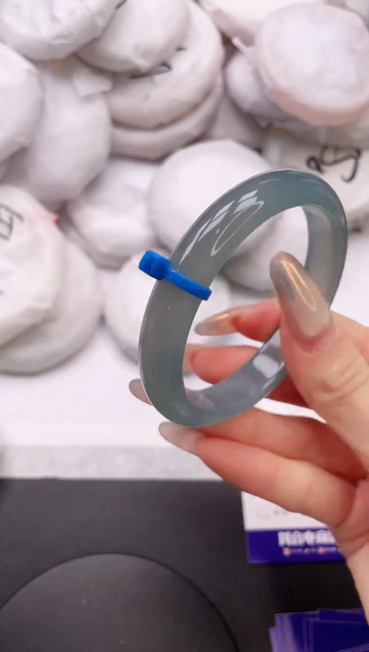 【闪购商品】石英质玉手镯未镶嵌6K422-56