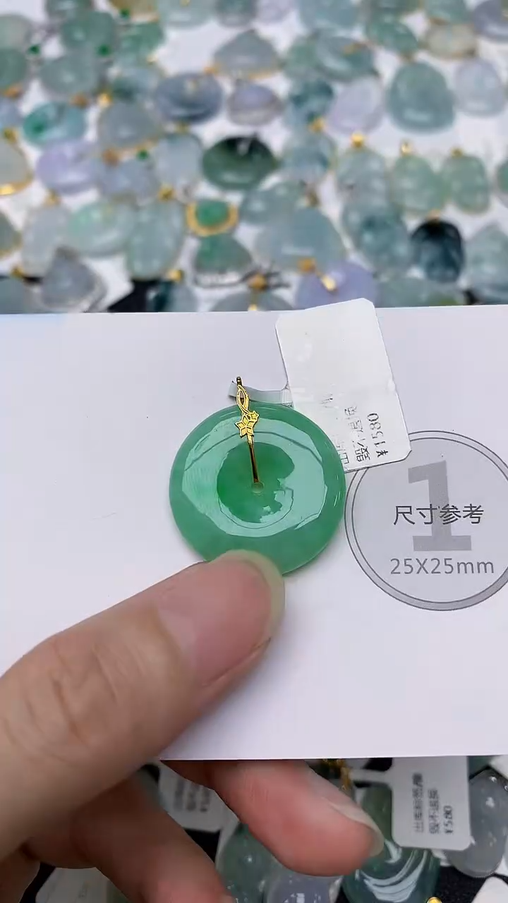 颈饰18K金镶嵌翡翠天然A货翡翠