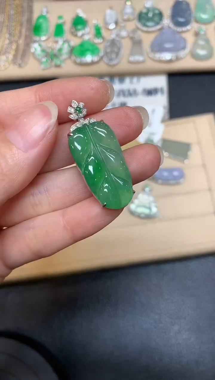 【闪购商品】翡翠颈饰18K金镶嵌树叶【无服务费