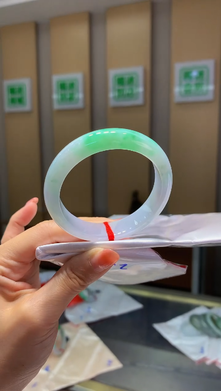 翡翠手镯未镶嵌-QQ19 圈口53.6