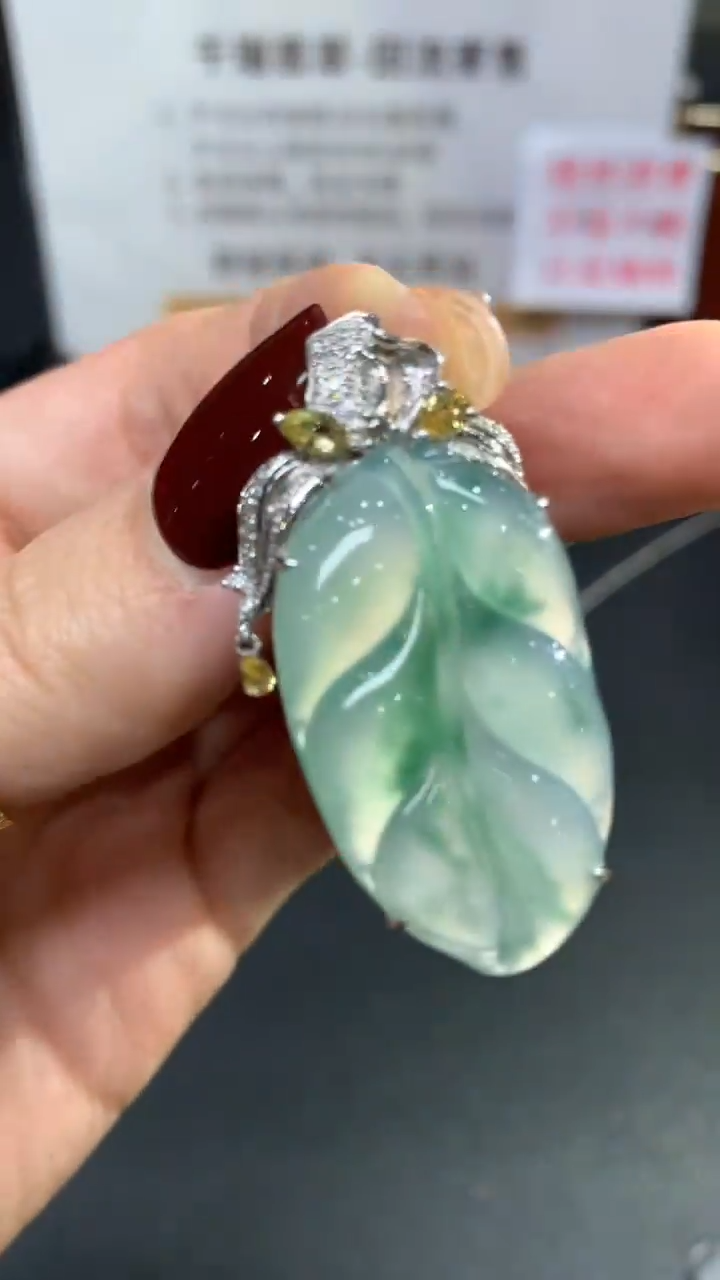 【闪购商品】翡翠吊坠(不含链)18K金镶嵌叶子回流不退不换|19800+0