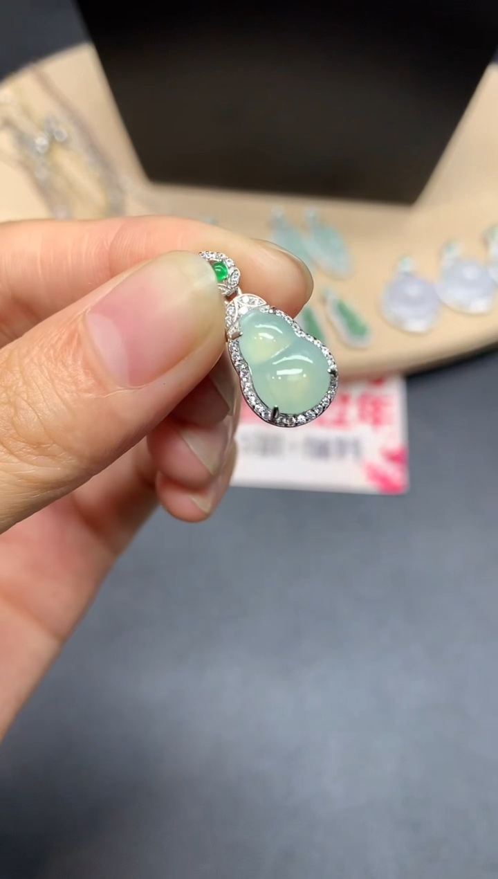 【闪购商品】翡翠吊坠(不含链)银S925镶嵌葫芦【多样性发其一】