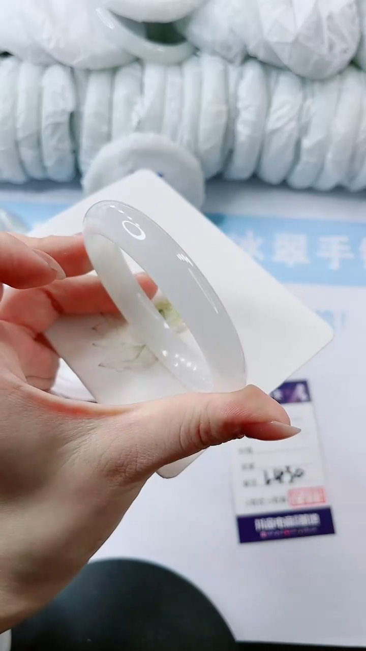 【闪购商品】石英质玉手镯未镶嵌多样性发货L430