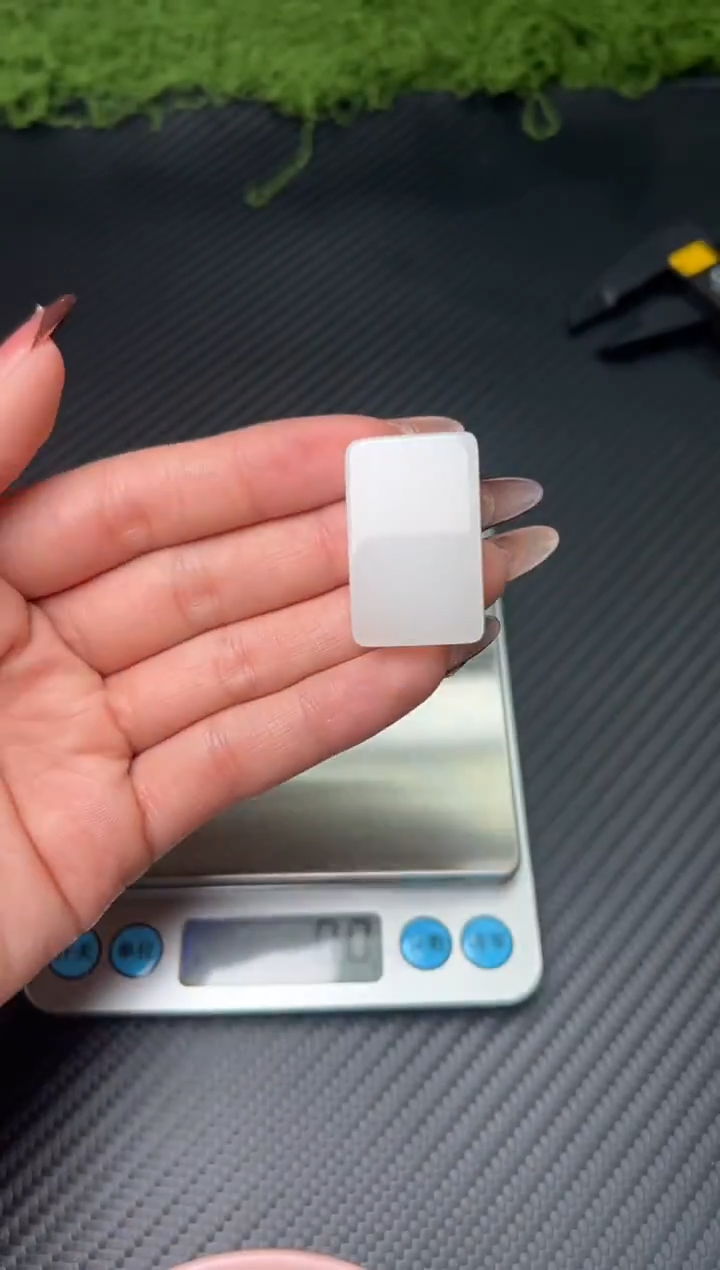 吊坠(赠链)未镶嵌和田玉别****店黑山微色差吊坠