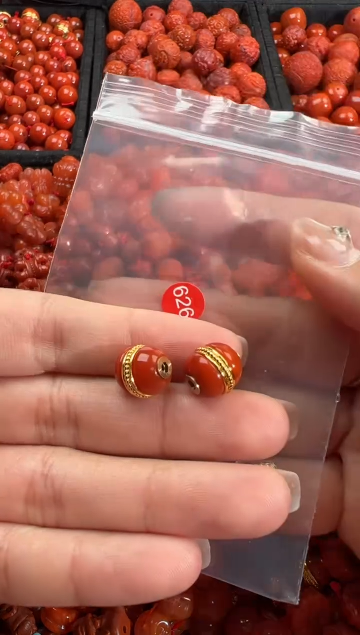 南红玛瑙未镶嵌颈饰1