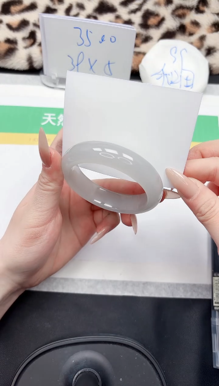 【闪购商品】石英质玉手镯未镶嵌73-56