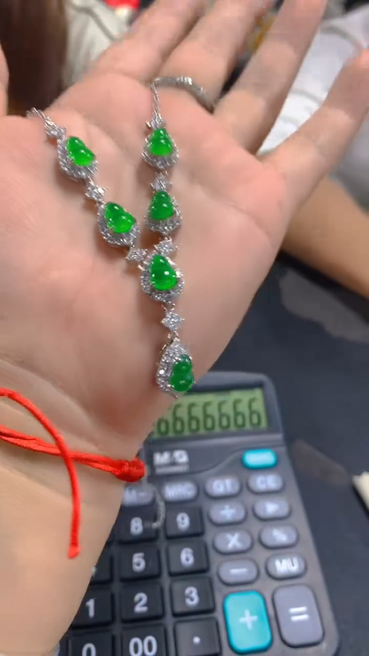 【闪购商品】翡翠吊坠(赠链)未镶嵌0229462520多样性发其一