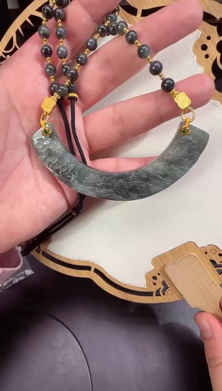 【闪购商品】翡翠颈饰未镶嵌牌子