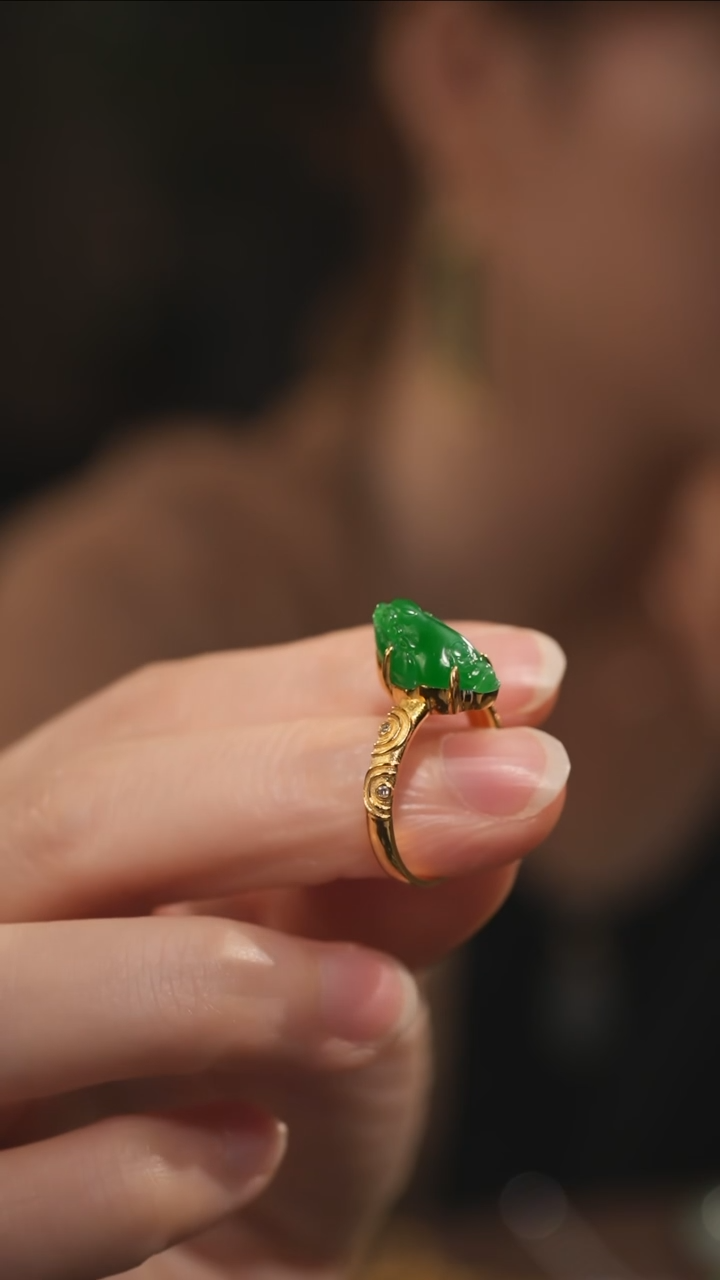 翡翠戒指18K金镶嵌正阳绿翡翠金蟾戒指