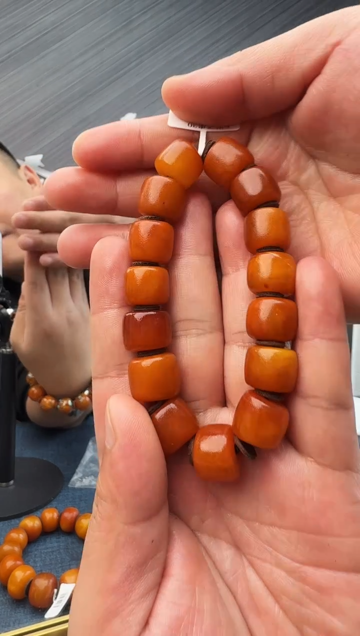 蜜蜡未镶嵌珠宝奇石假一罚十微瑕30，14发一件