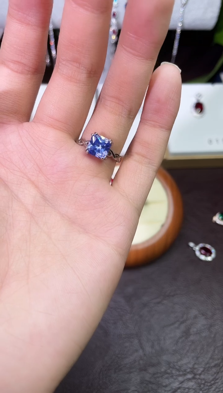 合金合成钻石蓝宝戒指