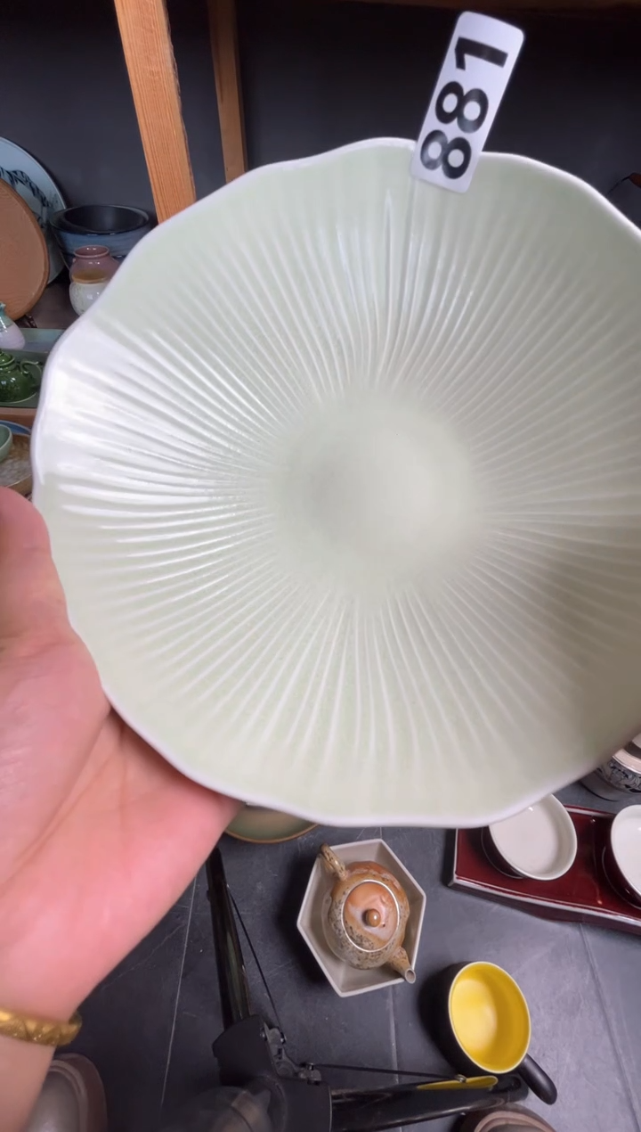 瓷片听881条纹荷叶盘   