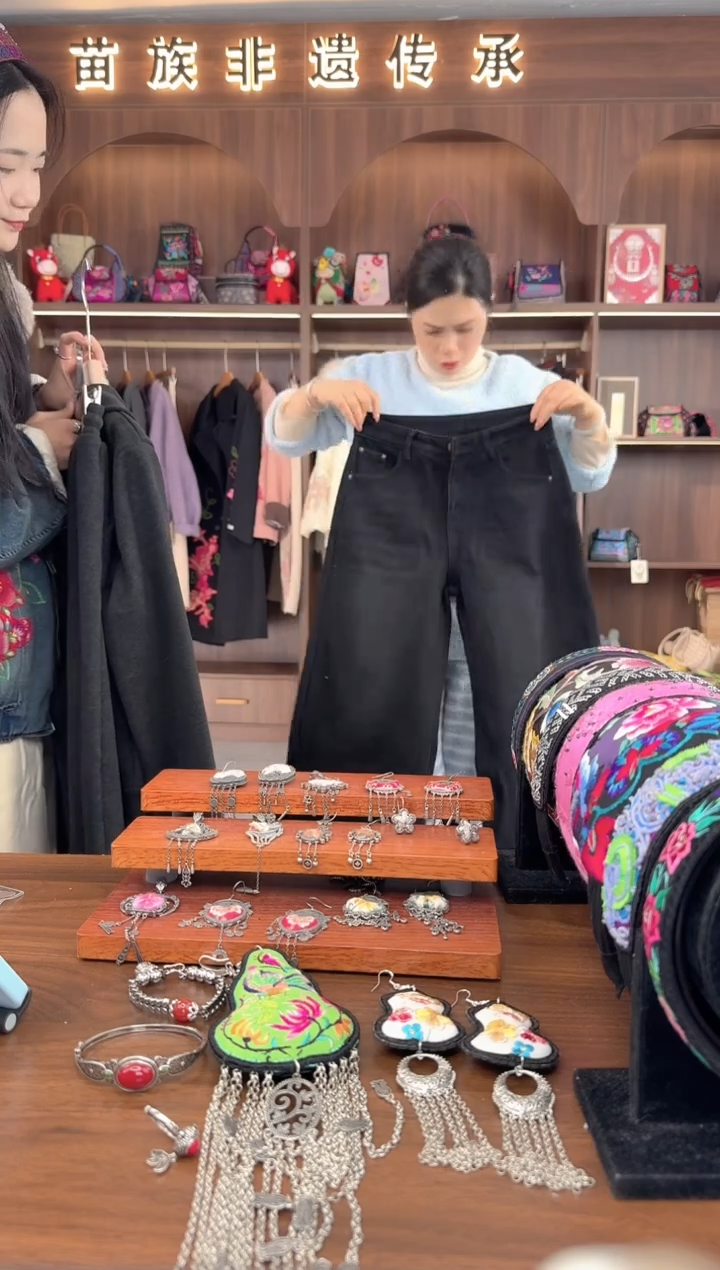 刺绣扶光苗绣传承L61