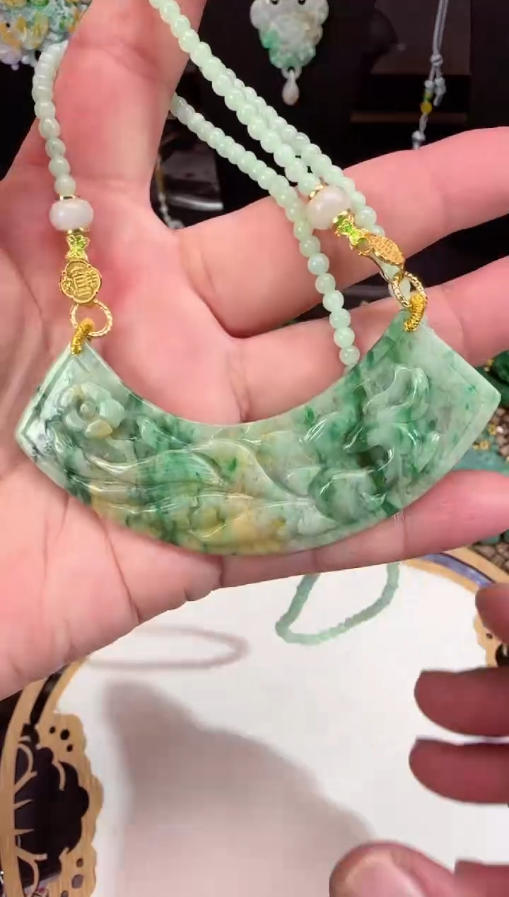 【闪购商品】翡翠挂件未镶嵌拍照