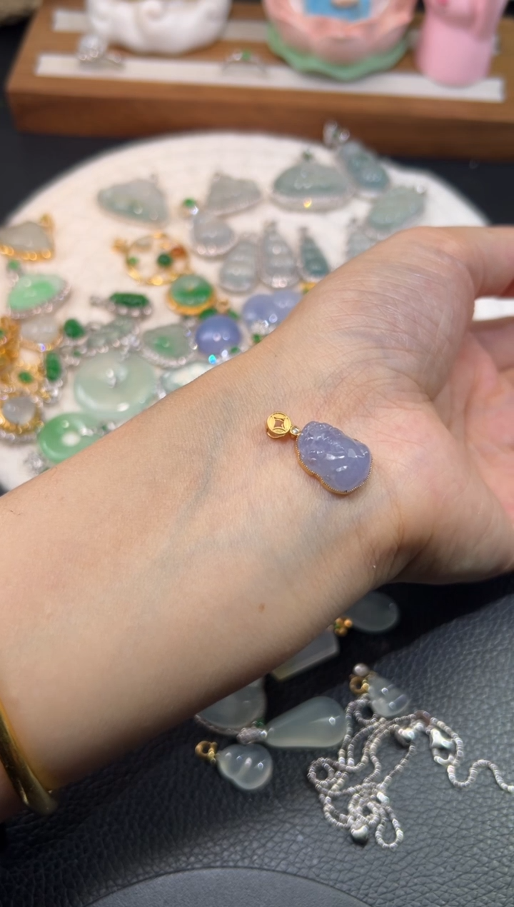 颈饰18K金镶嵌翡翠源头直播间